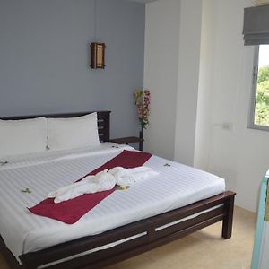 Zimmer mit Kingsize-Bett